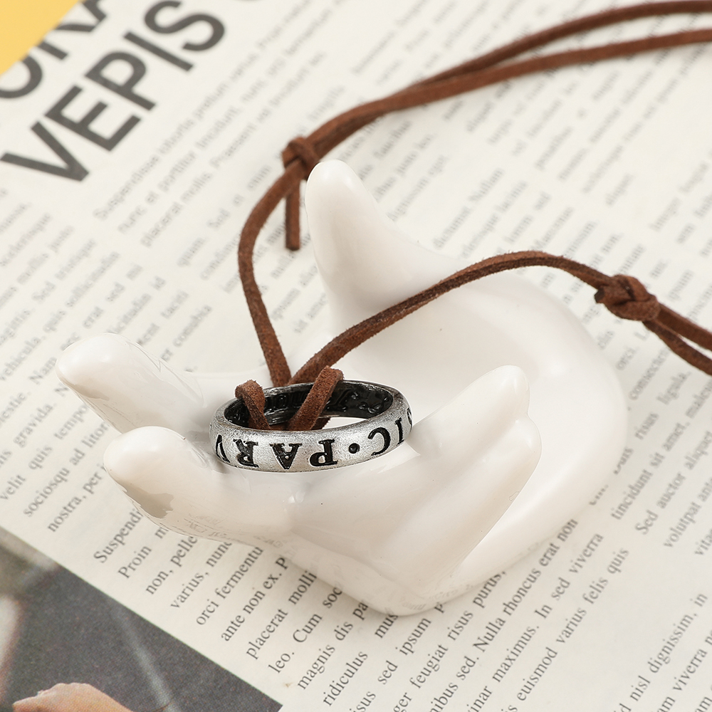 Game Anime Leather Chain Ring  - Vintage Collector のレビューと価格