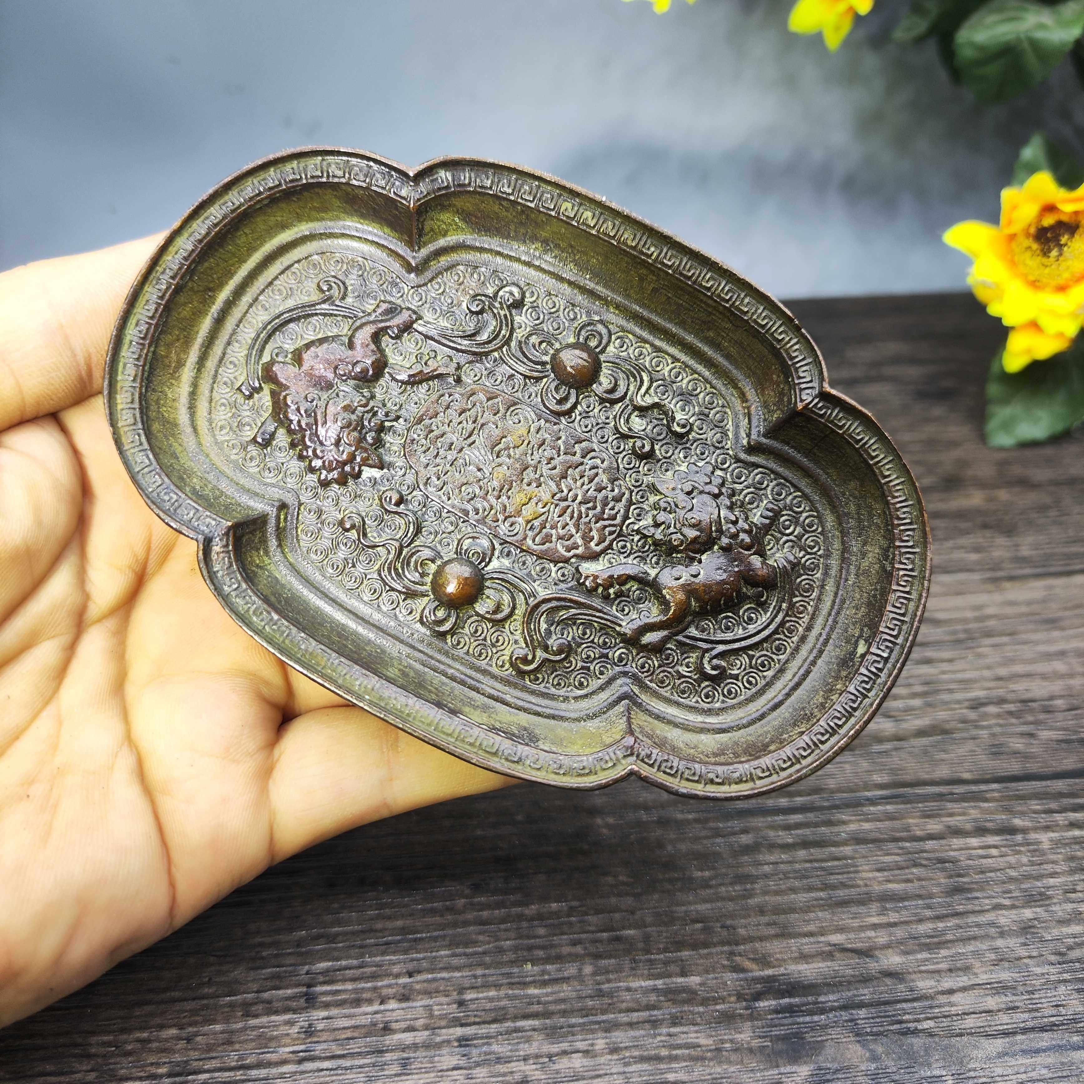 Vintage Brass Lion Playing Bal - Vintage Collectible Ashtrays のレビューと価格