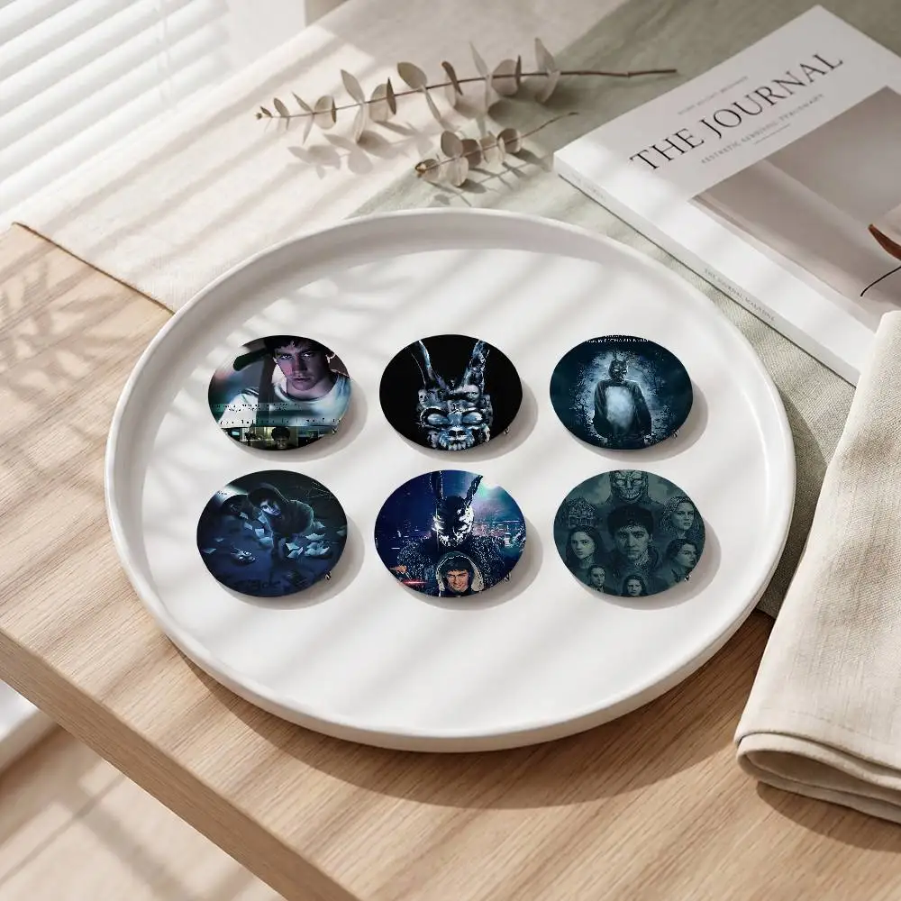 Movie Donnie Darko Vintage Ani - Vintage Collectible Pins のレビューと価格