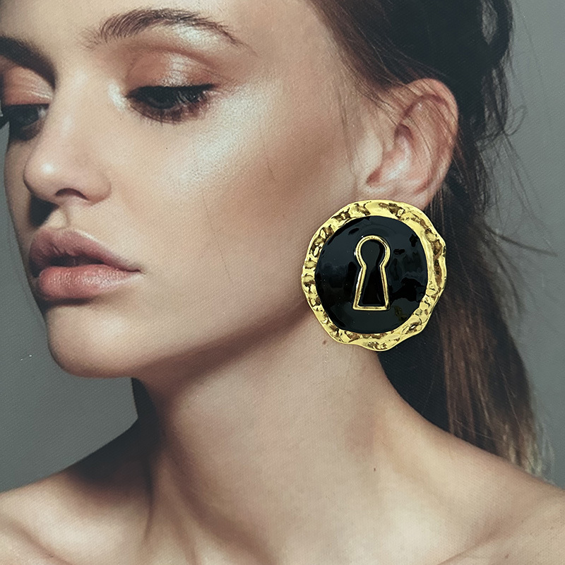 Exaggerated Black Enameled All - Vintage Collectible Accessories のレビューと価格