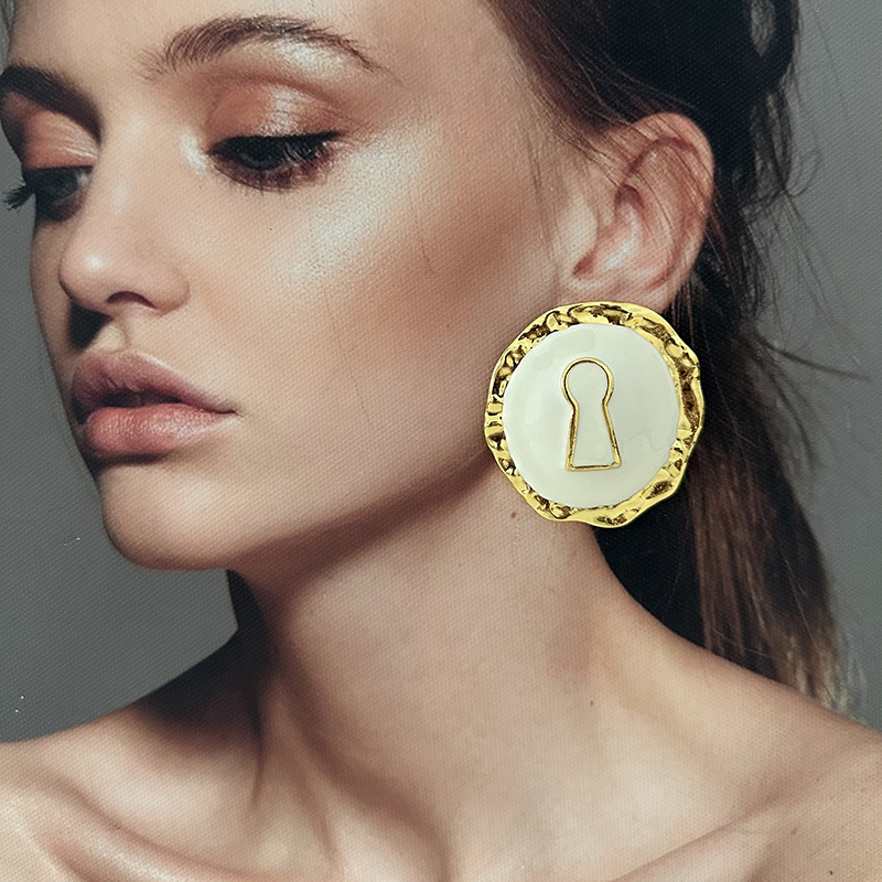 Exaggerated Black Enameled All - Vintage Collectible Accessories のレビューと価格