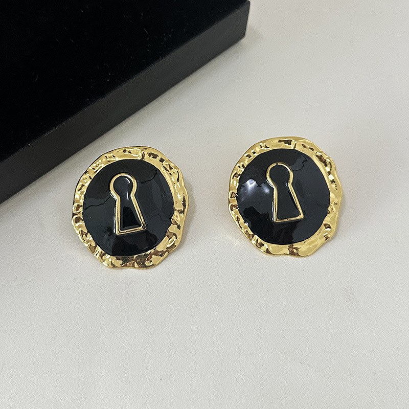 Exaggerated Black Enameled All - Vintage Collectible Accessories のレビューと価格