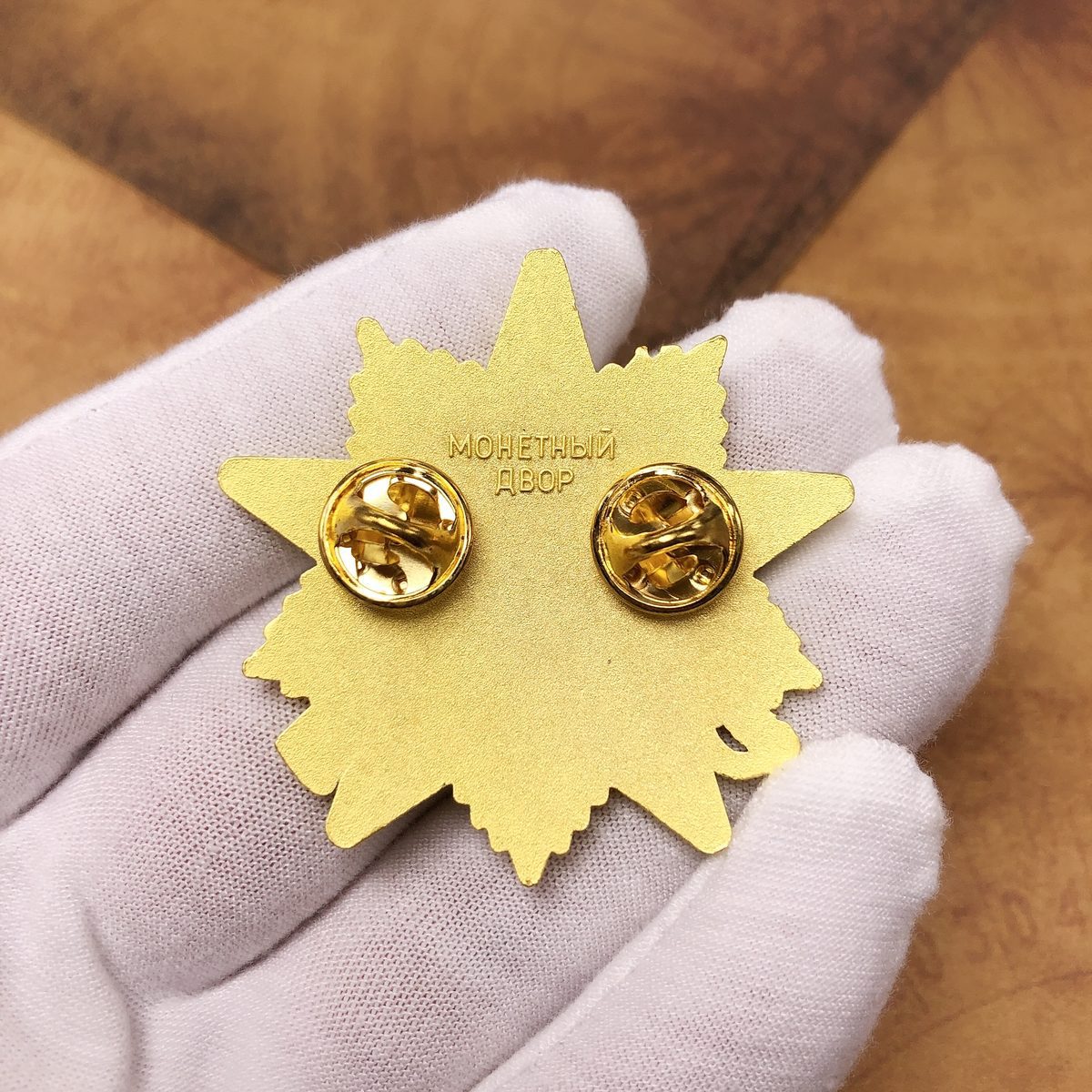 Soviet WWII Victory Medal - Ru - Vintage Collectible Pins のレビューと価格